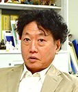 学芸員として30年、美術展を手掛けてきた　古田亮さん