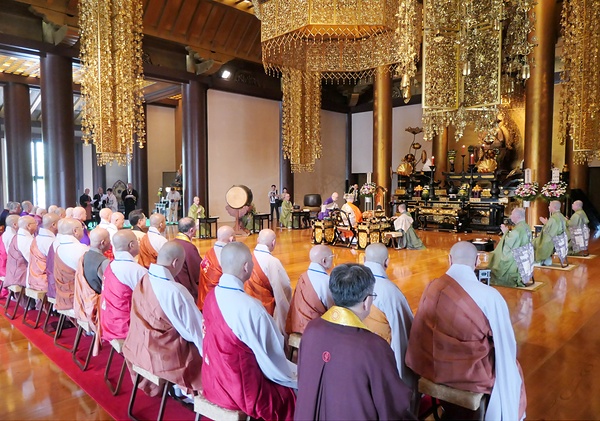 日本と韓国の僧侶が参列して営まれた平和祈願法要