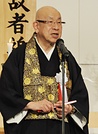 挨拶で、いのちを慈しむことの大切さを強調する村山会長