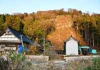 9月の豪雨で裏山が崩落した高田寺（輪島市町野町）