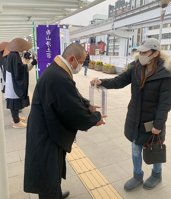 小倉駅と天神駅前で歳末募金　福岡県仏教連合会