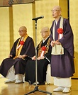 「一日も早い復興を」と挨拶する伊藤会長