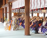 靖国神社拝殿で桶屋燈主を導師に営まれた慰霊法要