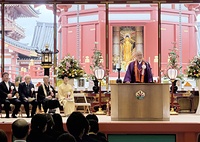 「私たちは誰かの願いを持って生きている」と語る桶屋燈主