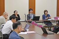 パネル討議で恵信尼の存在について語る新田名誉教授(右端)